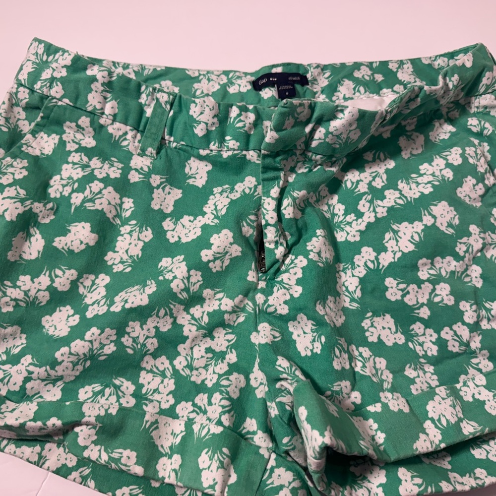GAP High Waist Green and White Floral Shorts